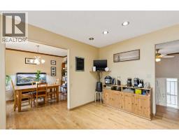 Laundry room - 107 Bermuda Drive Nw, Calgary, AB T3K1H6 Photo 14