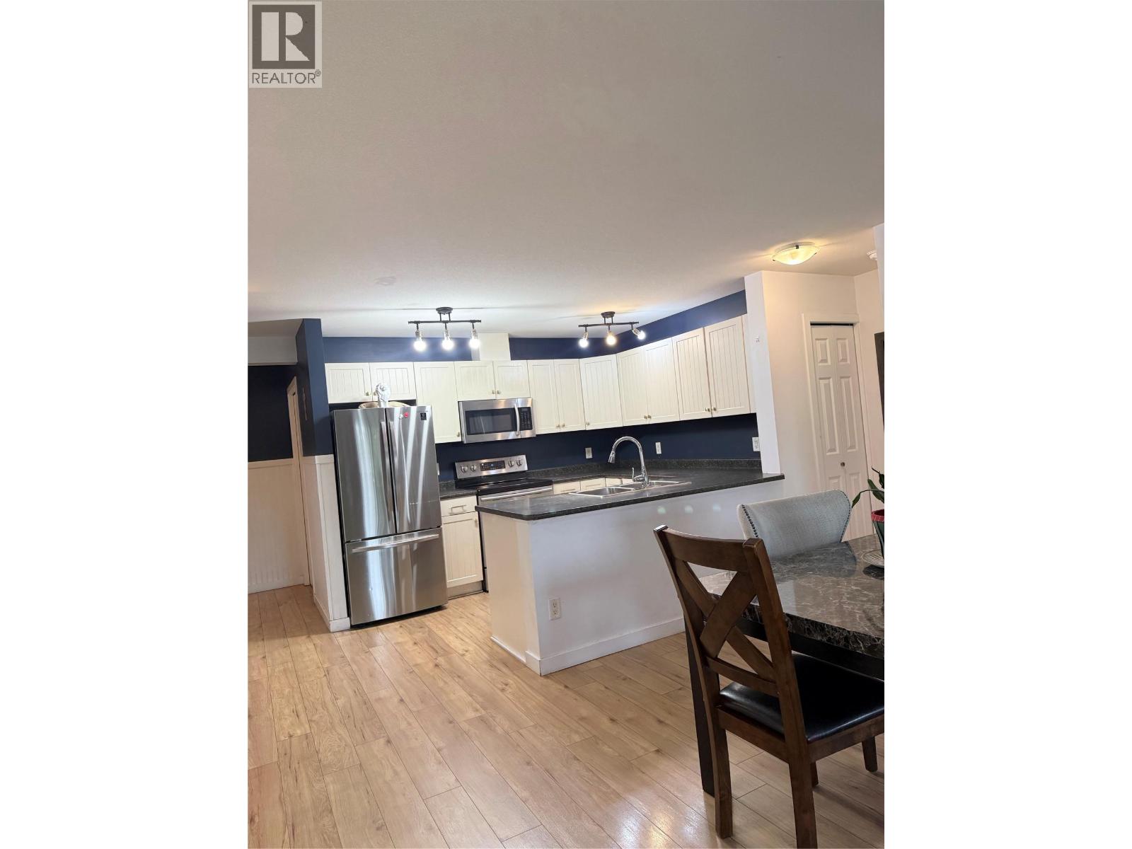 #406 135 Ziprick Road - 16