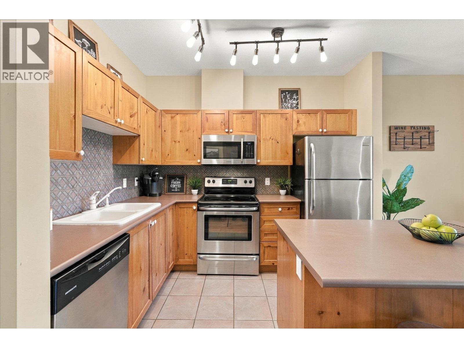 #103 3300 PTARMIGAN Place, Whistler, British Columbia, V8E0V5, Whistler, British Columbia — photo 4 of 5