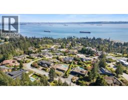 4211 Rockridge Crescent, West Vancouver, BC V7W1A9 Photo 6