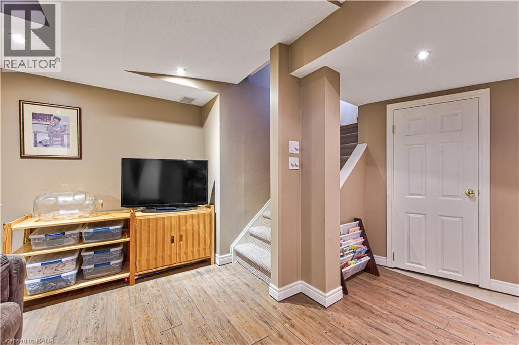 47 HILLTOP Drive - 26
