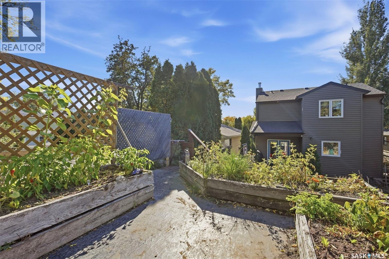 1115 6th STREET E - Image 42