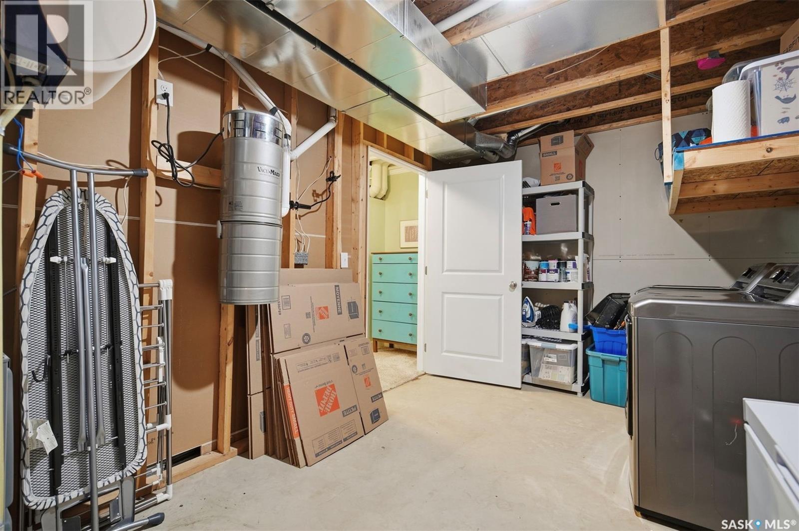 1115 6th STREET E - Image 32