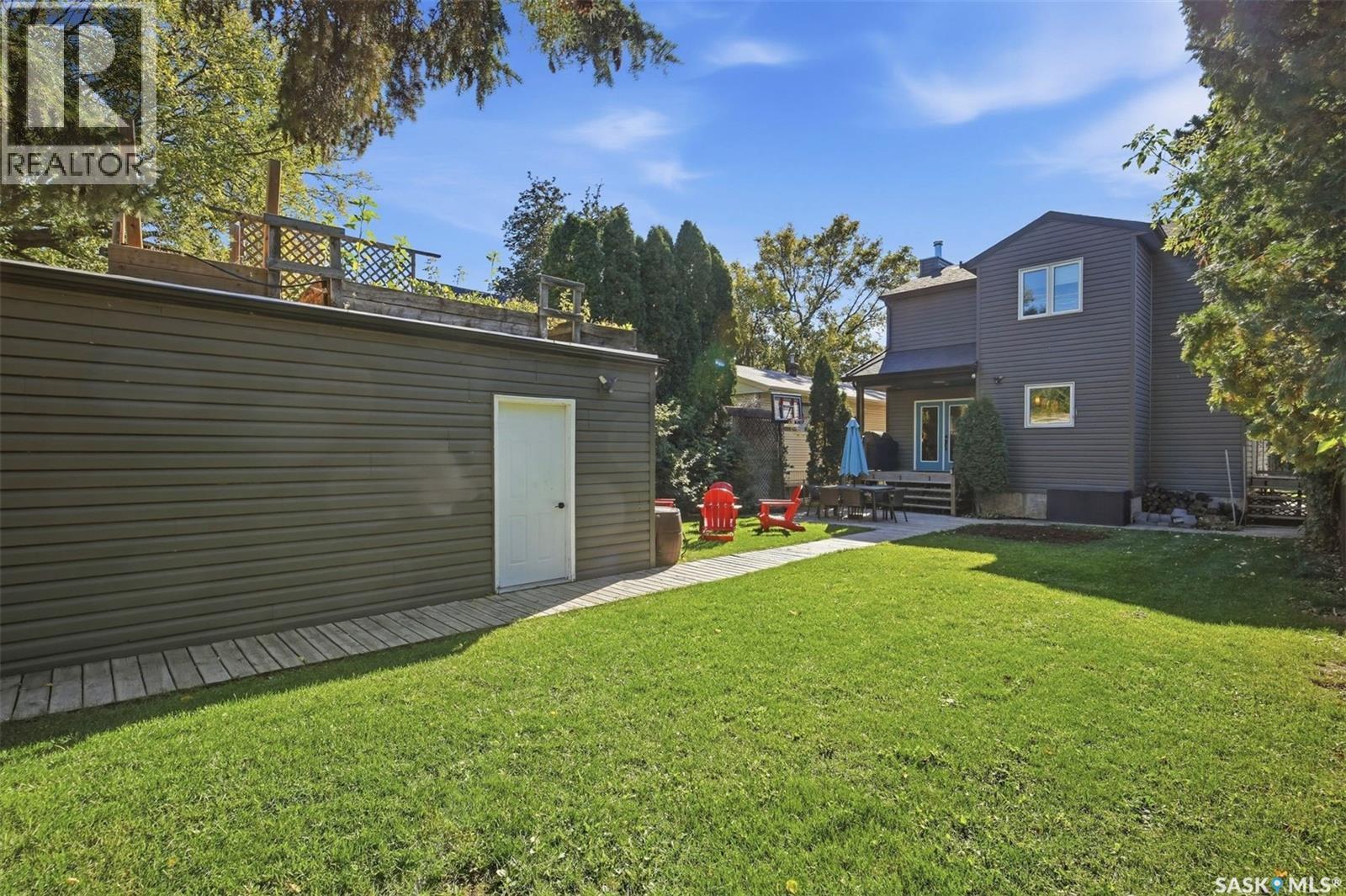 1115 6th STREET E - Image 39