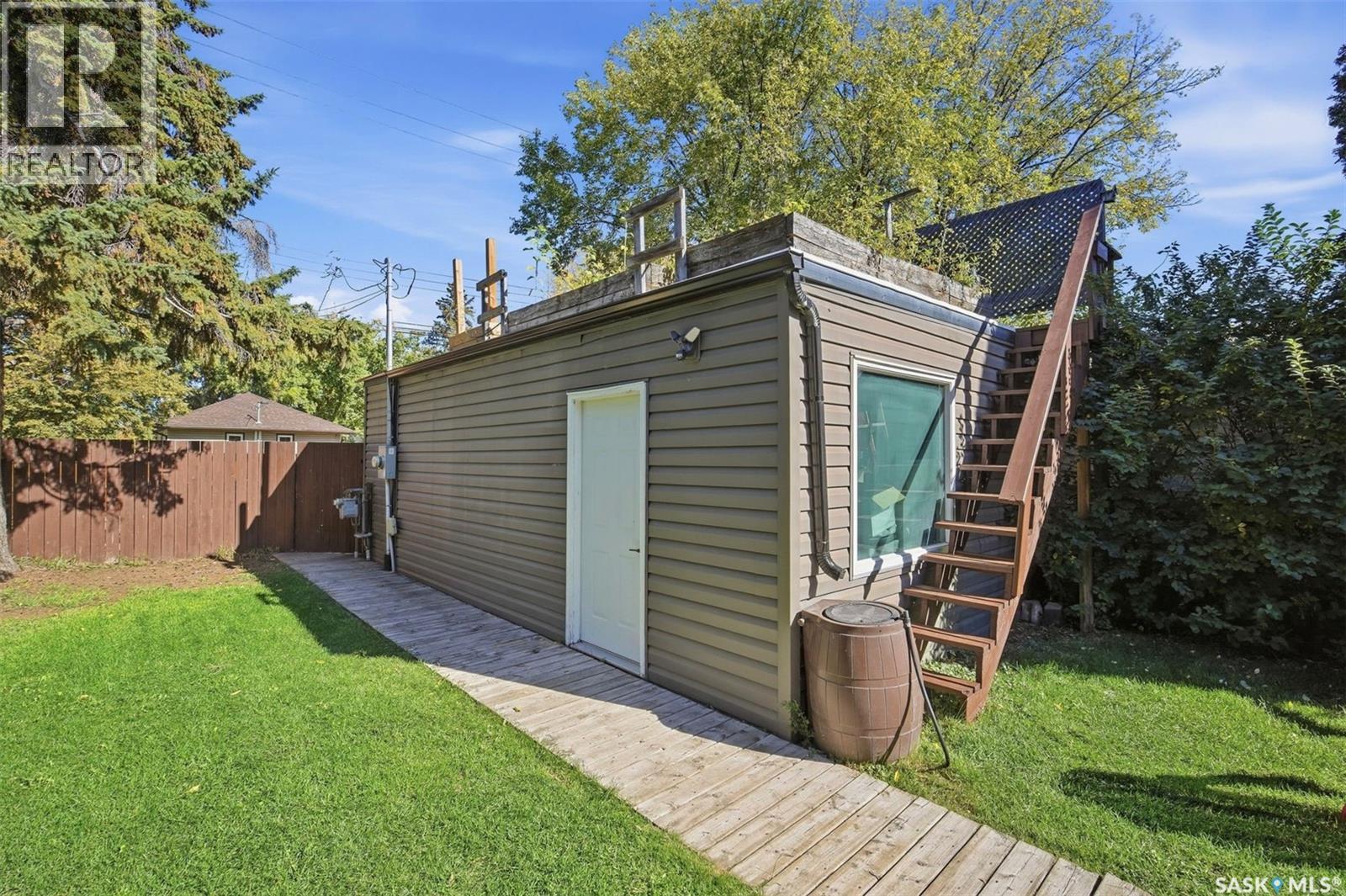 1115 6th STREET E - Image 40