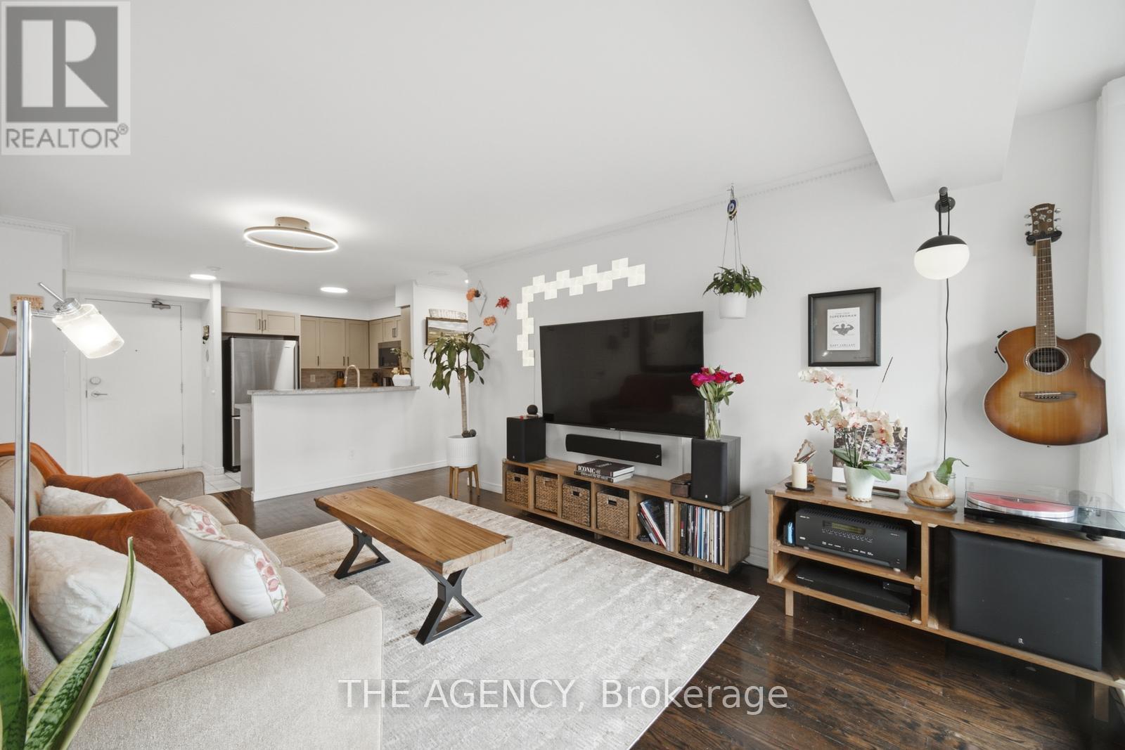 #643 109 FRONT STREET E - 14