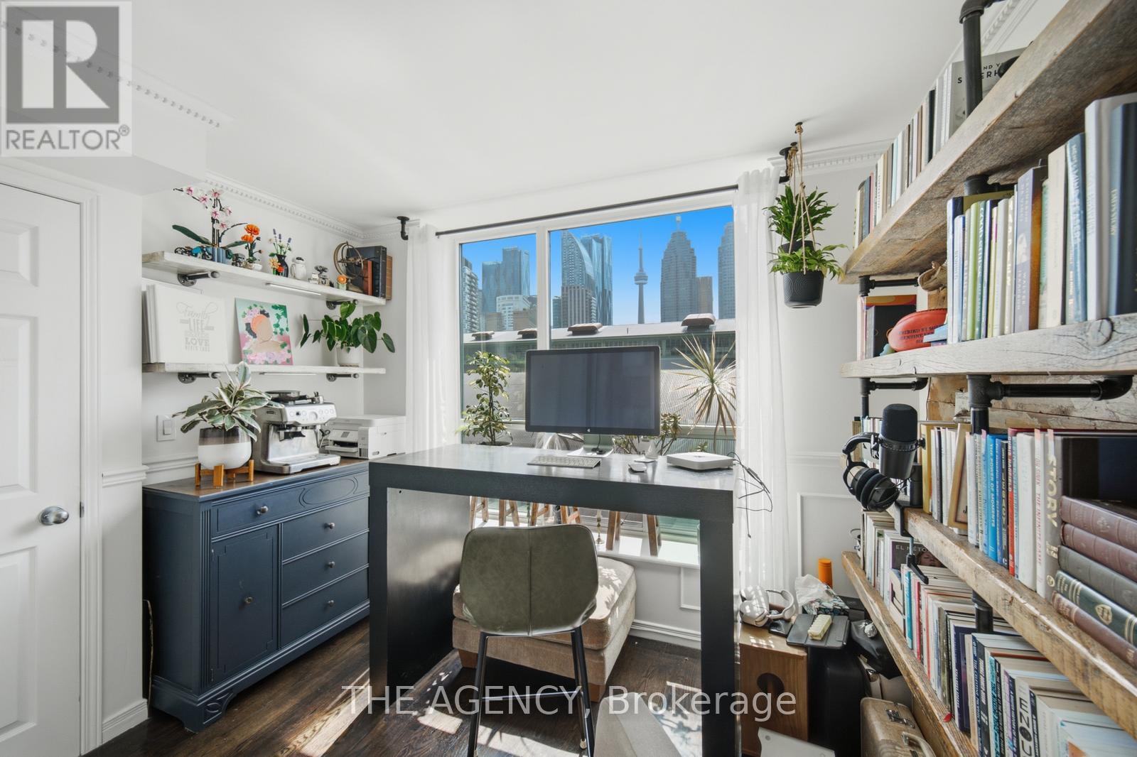 #643 109 FRONT STREET E - 21