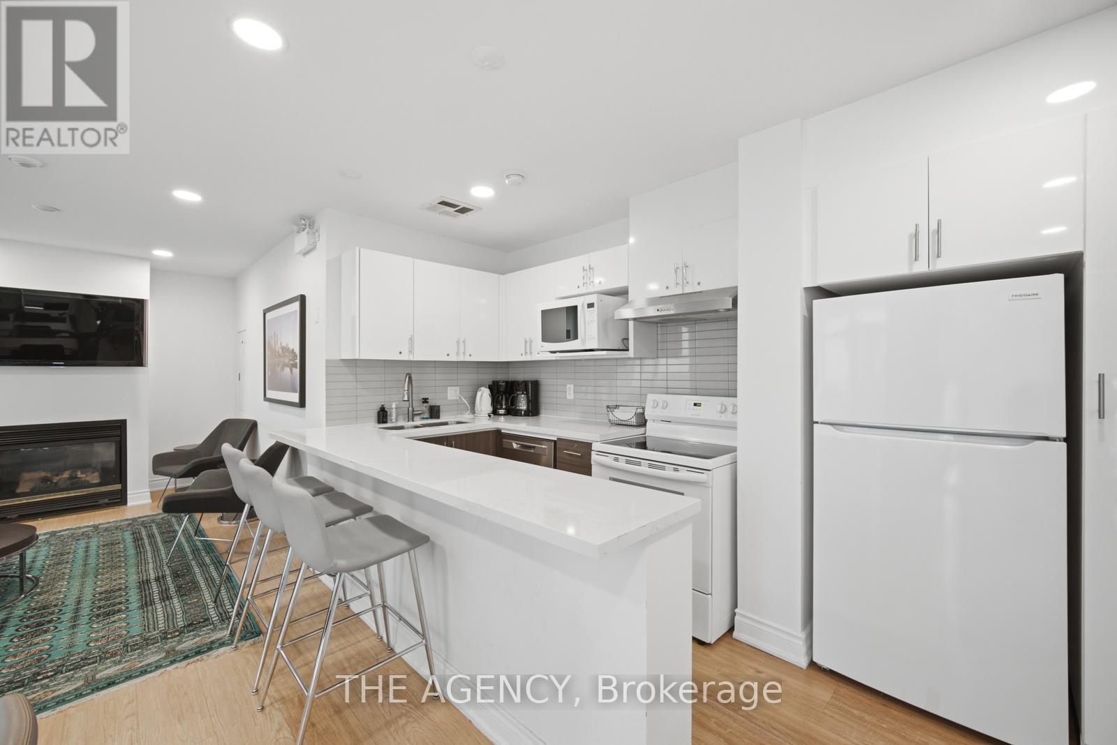 #643 109 FRONT STREET E - 35