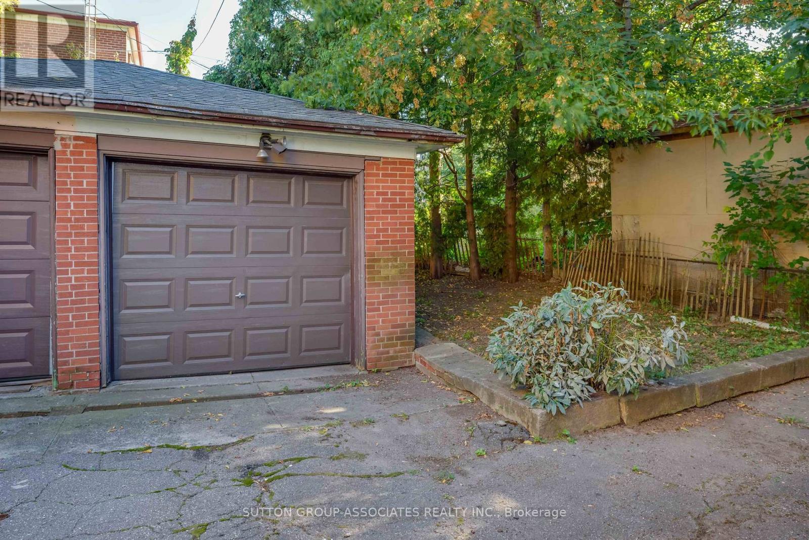 21 BELVIDERE AVENUE - 26