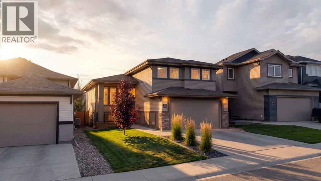 221 Lasalle Terrace West, Lethbridge, Alberta, T1J5G9, Lethbridge, Alberta — photo 2 of 5