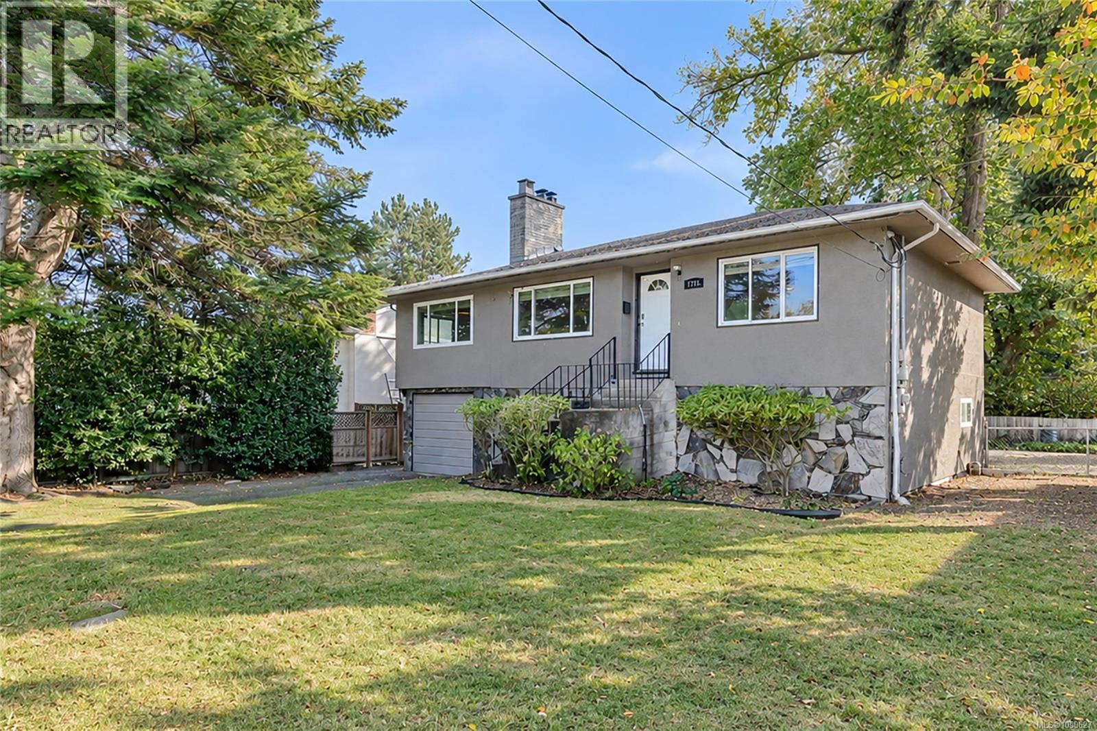  1711 Christmas Avenue, Saanich
