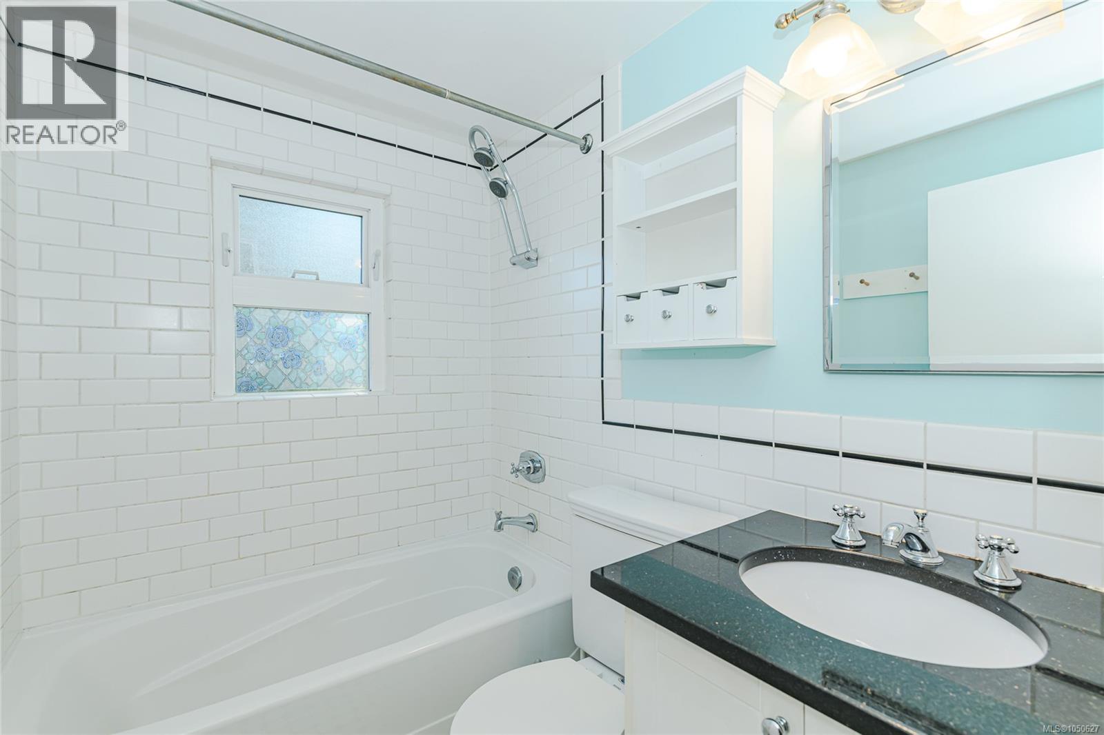  1711 Christmas Avenue, Saanich