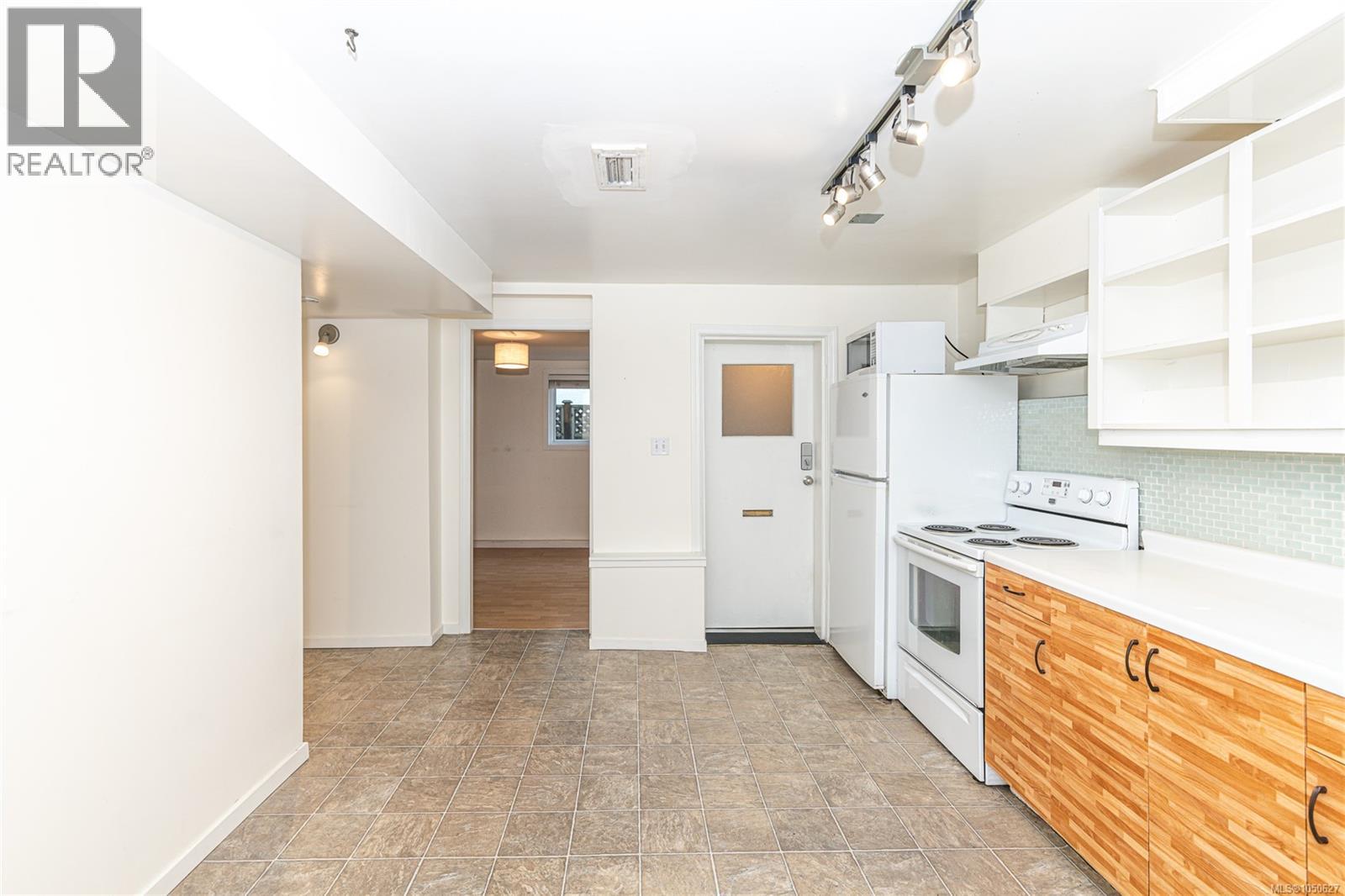 1711 Christmas Ave - 19