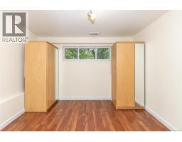 1711 Christmas Ave, Saanich, BC V8P2X9 Photo 25