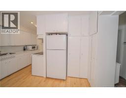 320 University Avenue, photo 19