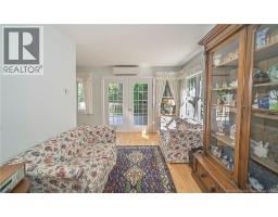 320 University Avenue, photo 11