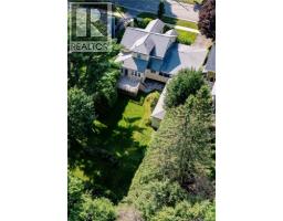 320 University Avenue, photo 4