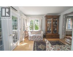 320 University Avenue, photo 12