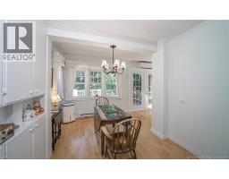 320 University Avenue, photo 13