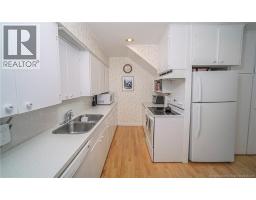 320 University Avenue, photo 16