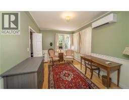 320 University Avenue, photo 22