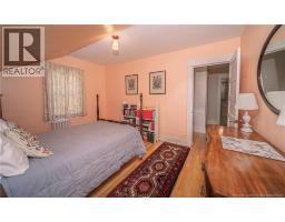 320 University Avenue, photo 24