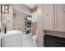 4pc Bathroom - 260 Mitton Street South, Sarnia, ON N7T3E1 Photo 9