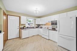 284 Lynbrook Drive, Winnipeg, MB R3R0T1 Photo 12