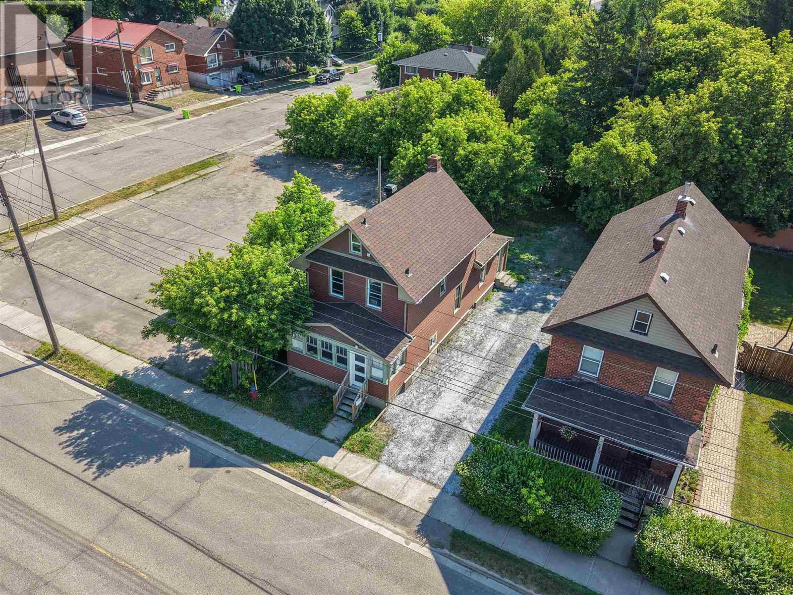 216 Goulais AVE - Image 37