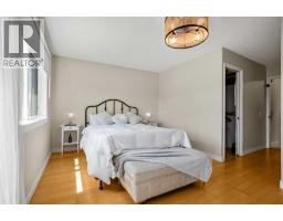 5pc Bathroom - 2705 11 Avenue Se, Calgary, AB T2A0E5 Photo 14