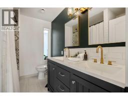 3pc Bathroom - 2705 11 Avenue Se, Calgary, AB T2A0E5 Photo 17