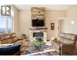 4pc Ensuite bath - 1530 Winter Lane, Kelowna, BC V1P1T2 Photo 9