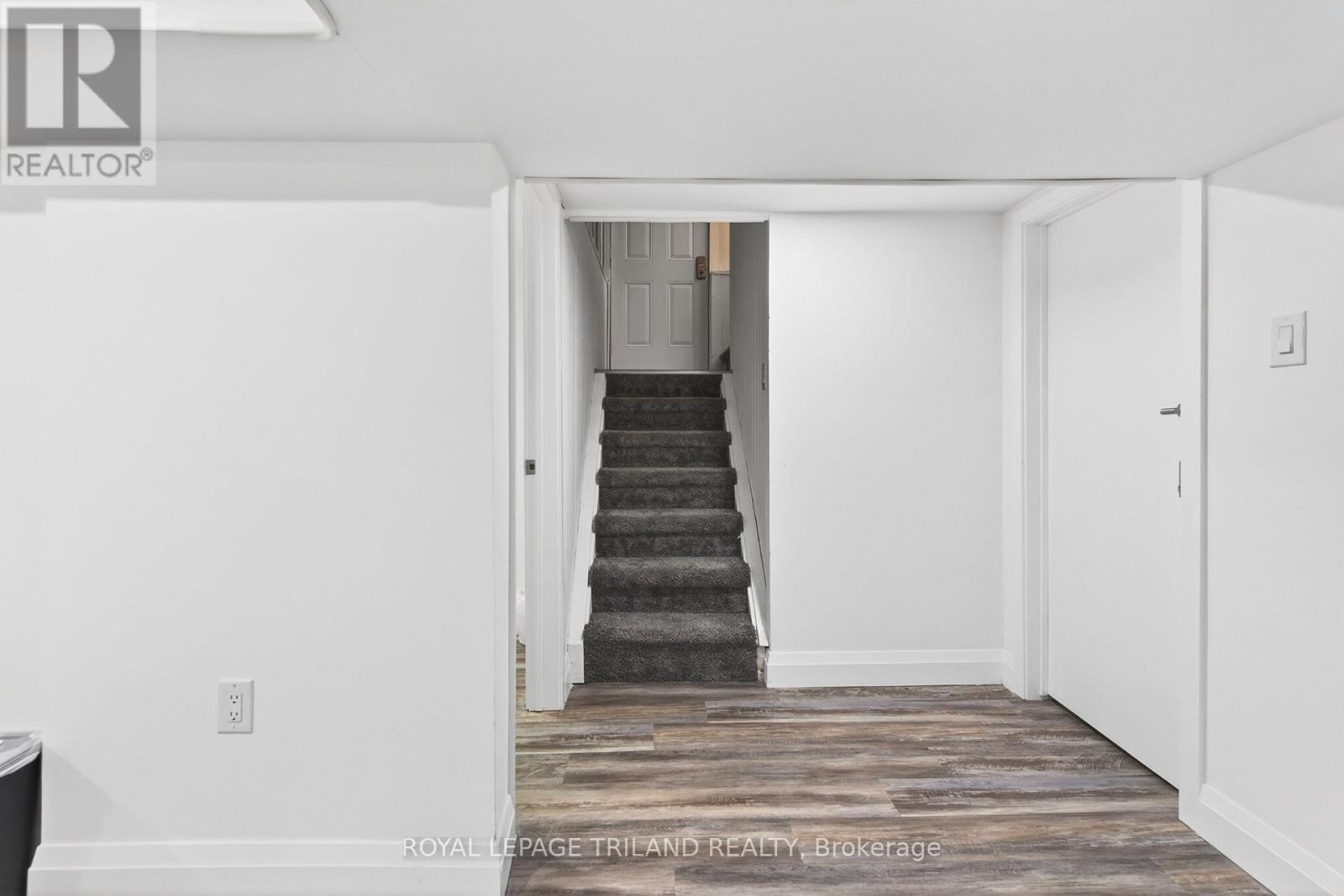 1223 SUNNINGDALE ROAD E - Image 23