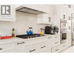 5pc Bathroom - 2023 31 Avenue Sw, Calgary, AB T2T1T3 Photo 8