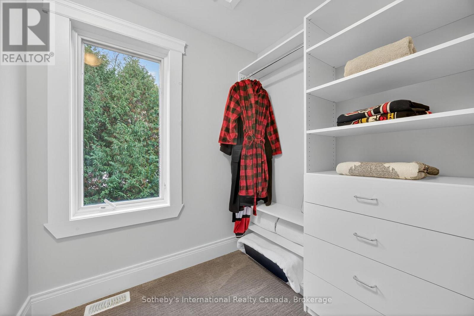 112 ARROWHEAD CRESCENT - Image 32