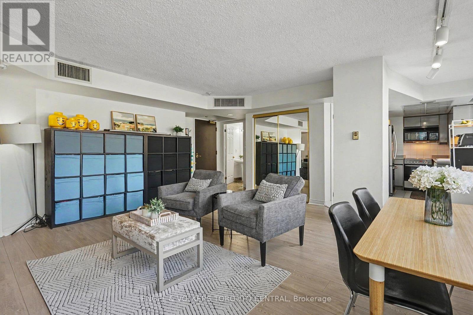 Photo of 601 - 7 BROADWAY AVENUE
