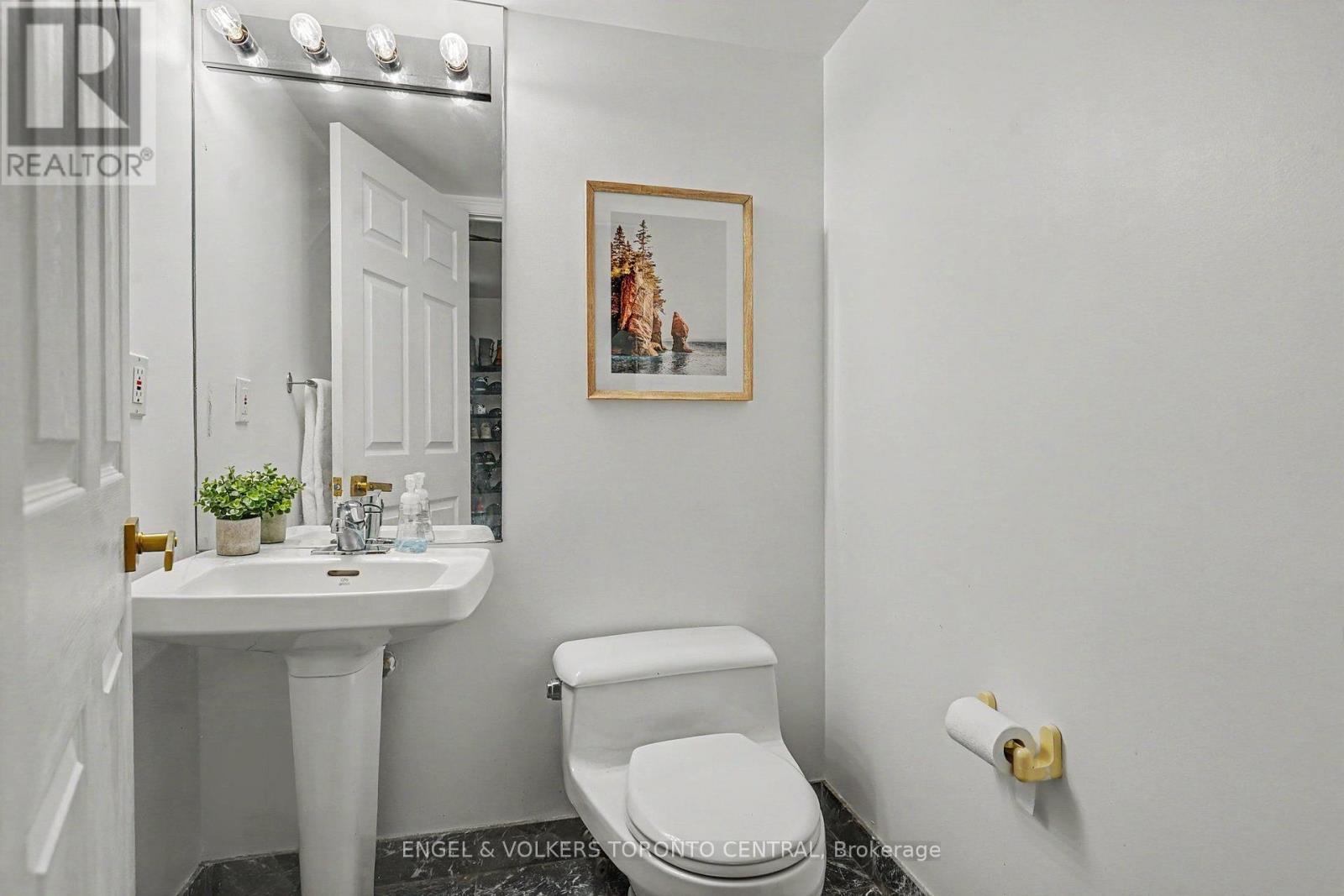 Photo of 601 - 7 BROADWAY AVENUE