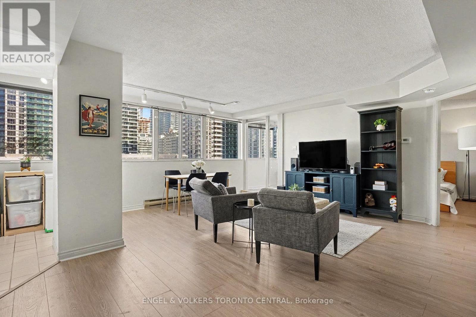 Photo of 601 - 7 BROADWAY AVENUE