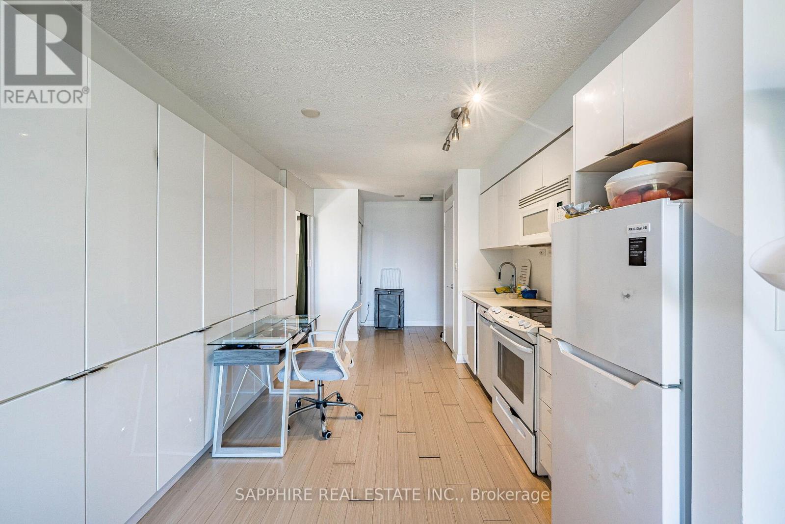 #541 15 ICEBOAT TERRACE - 14