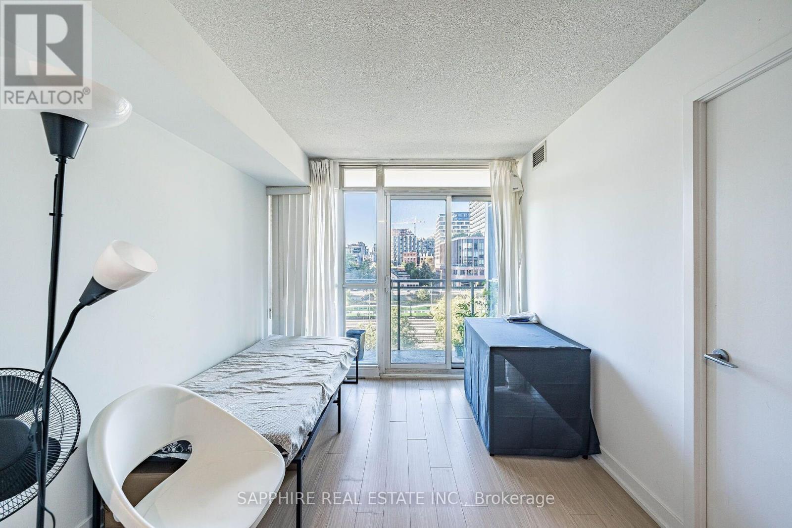 #541 15 ICEBOAT TERRACE - 16