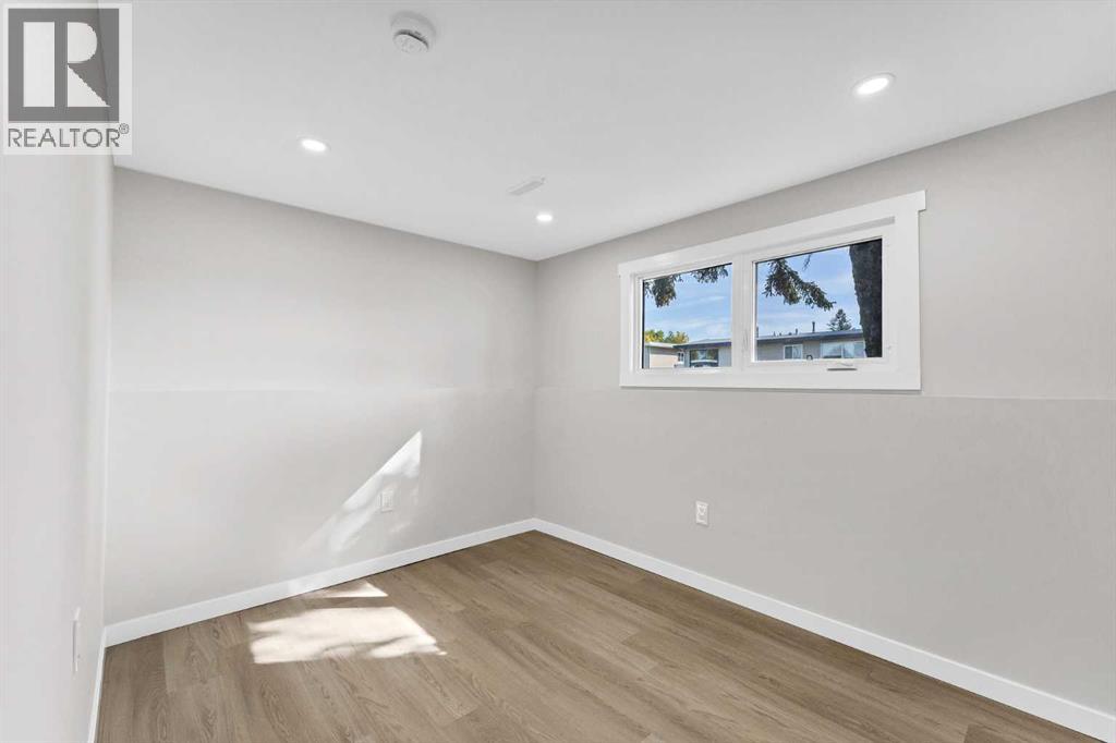 60 Gray Crescent NW - Image 38