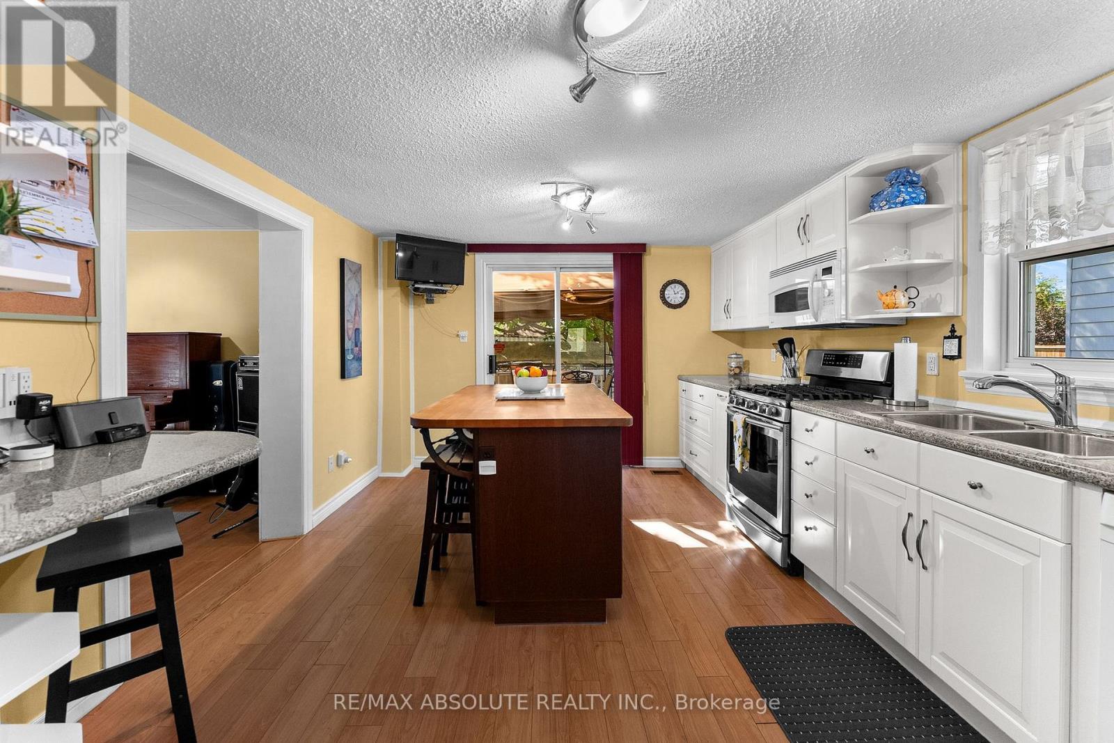 150 MCGONIGAL STREET W - 13
