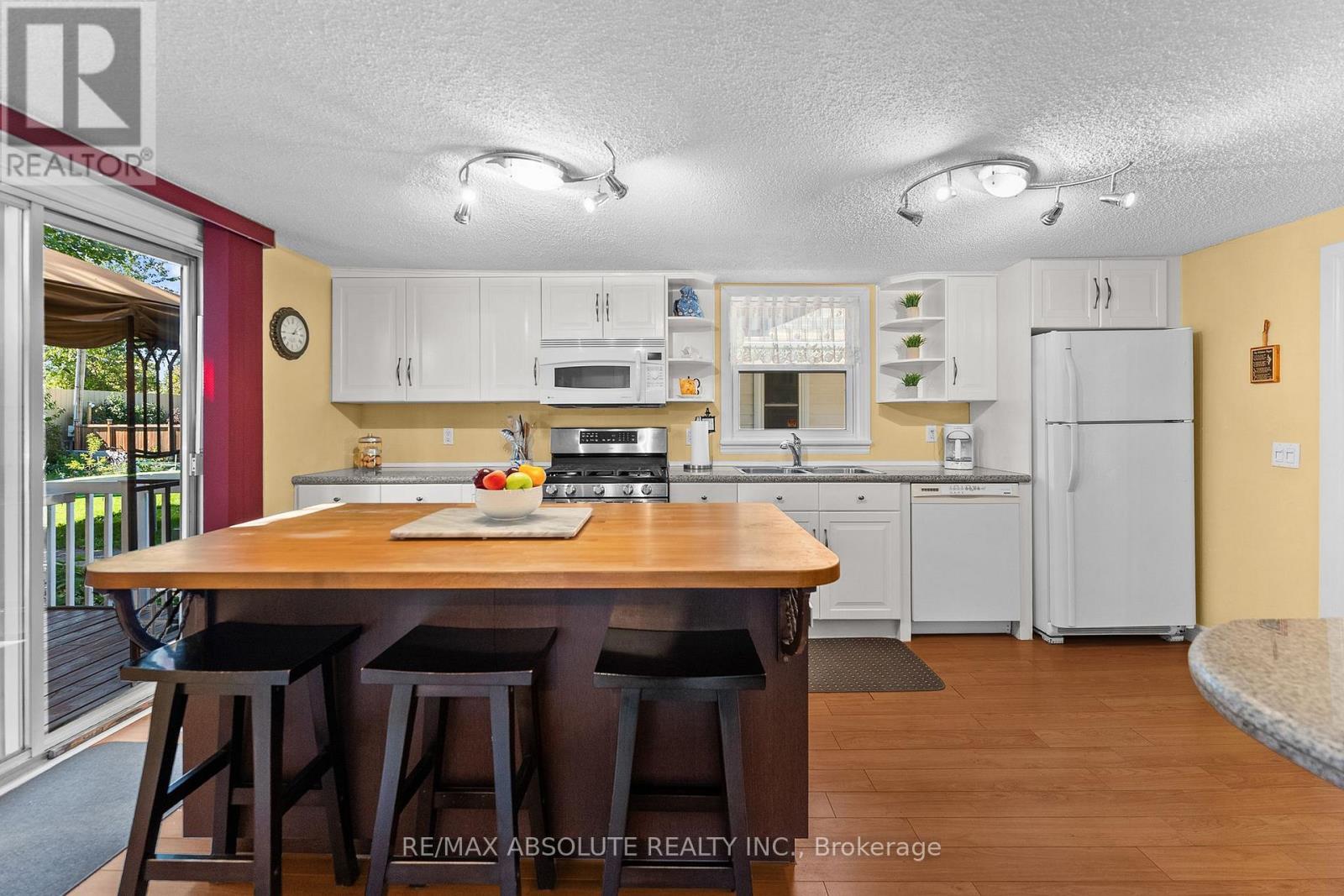 150 MCGONIGAL STREET W - 14