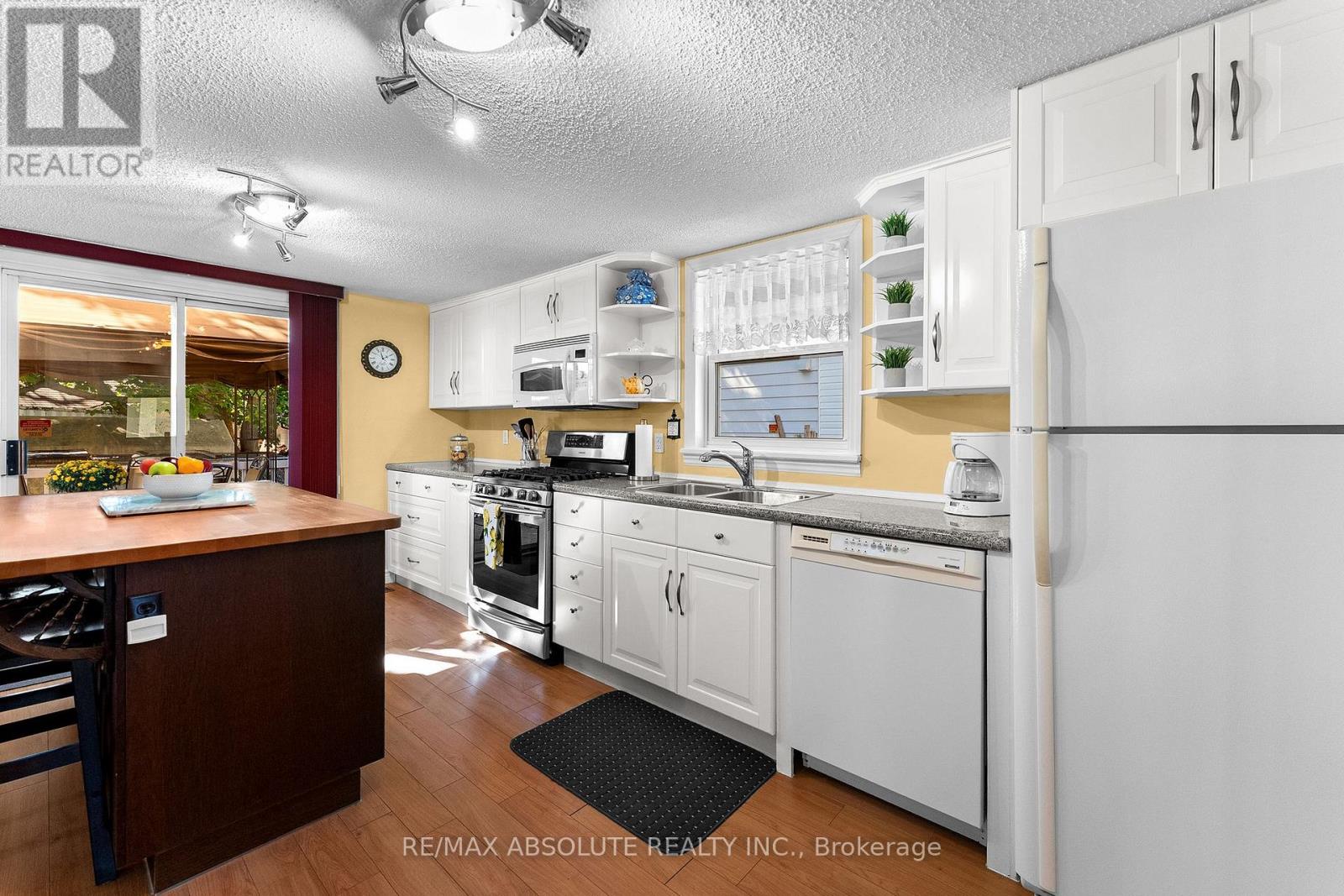 150 MCGONIGAL STREET W - 15
