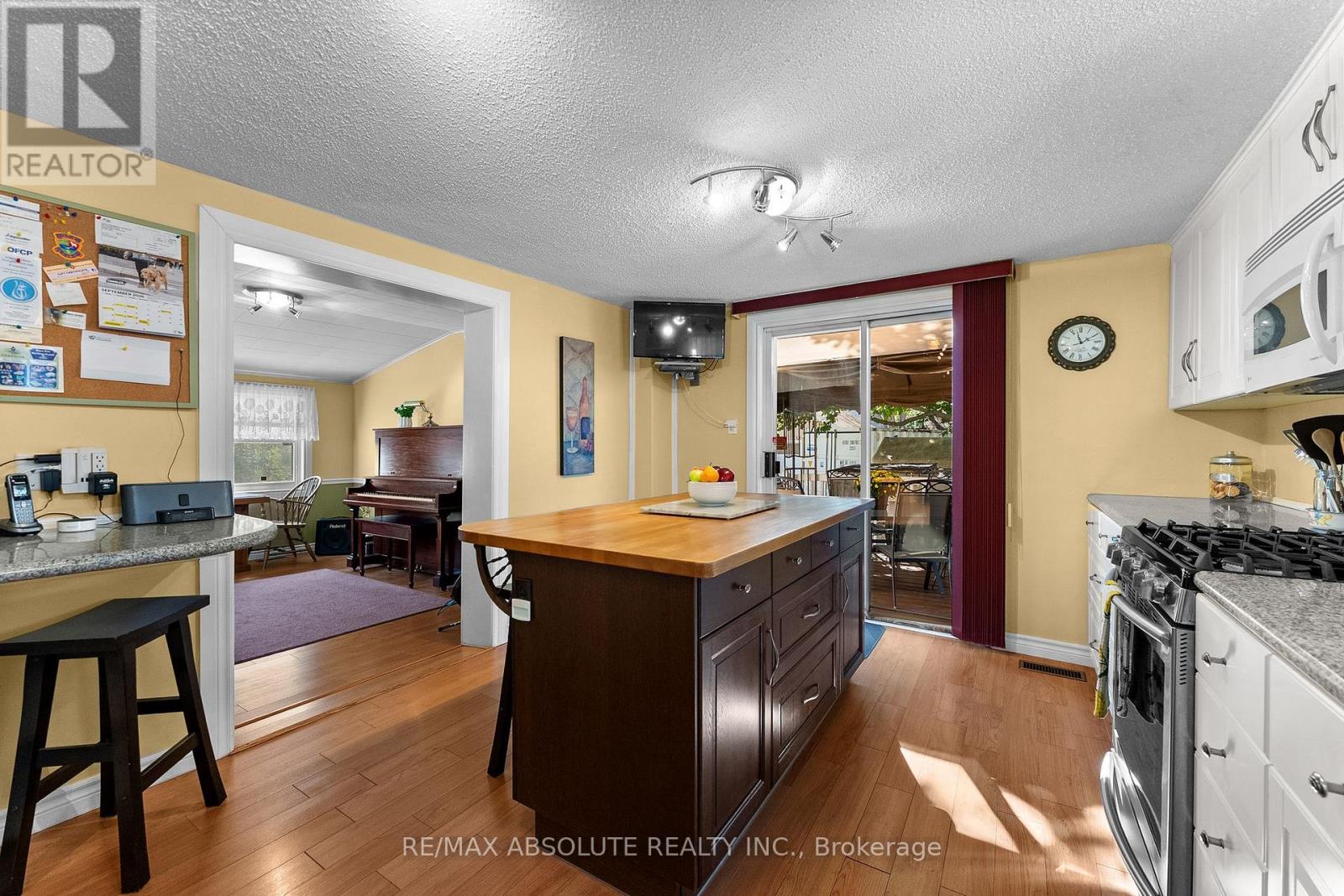 150 MCGONIGAL STREET W - Image 16