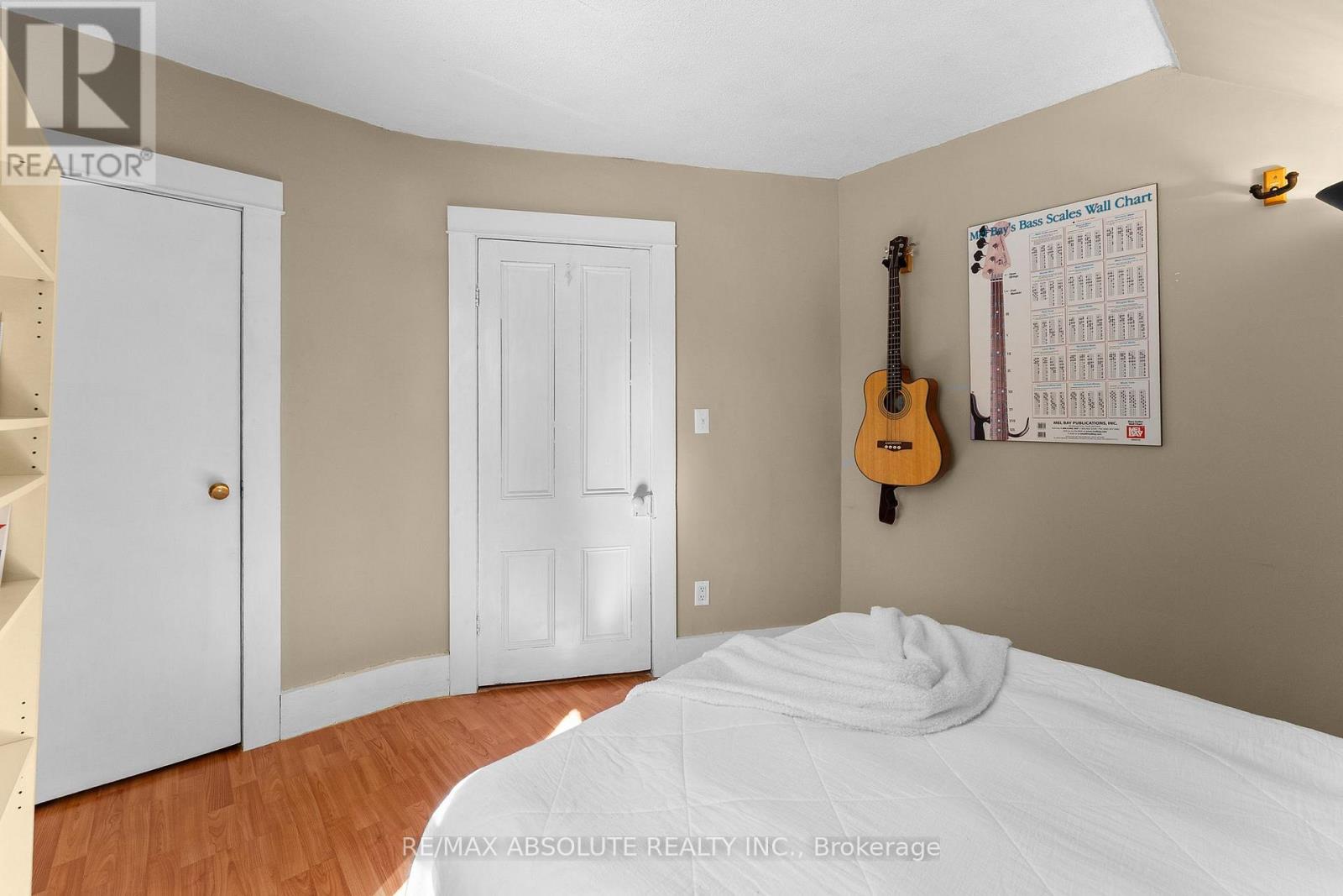 150 MCGONIGAL STREET W - 26