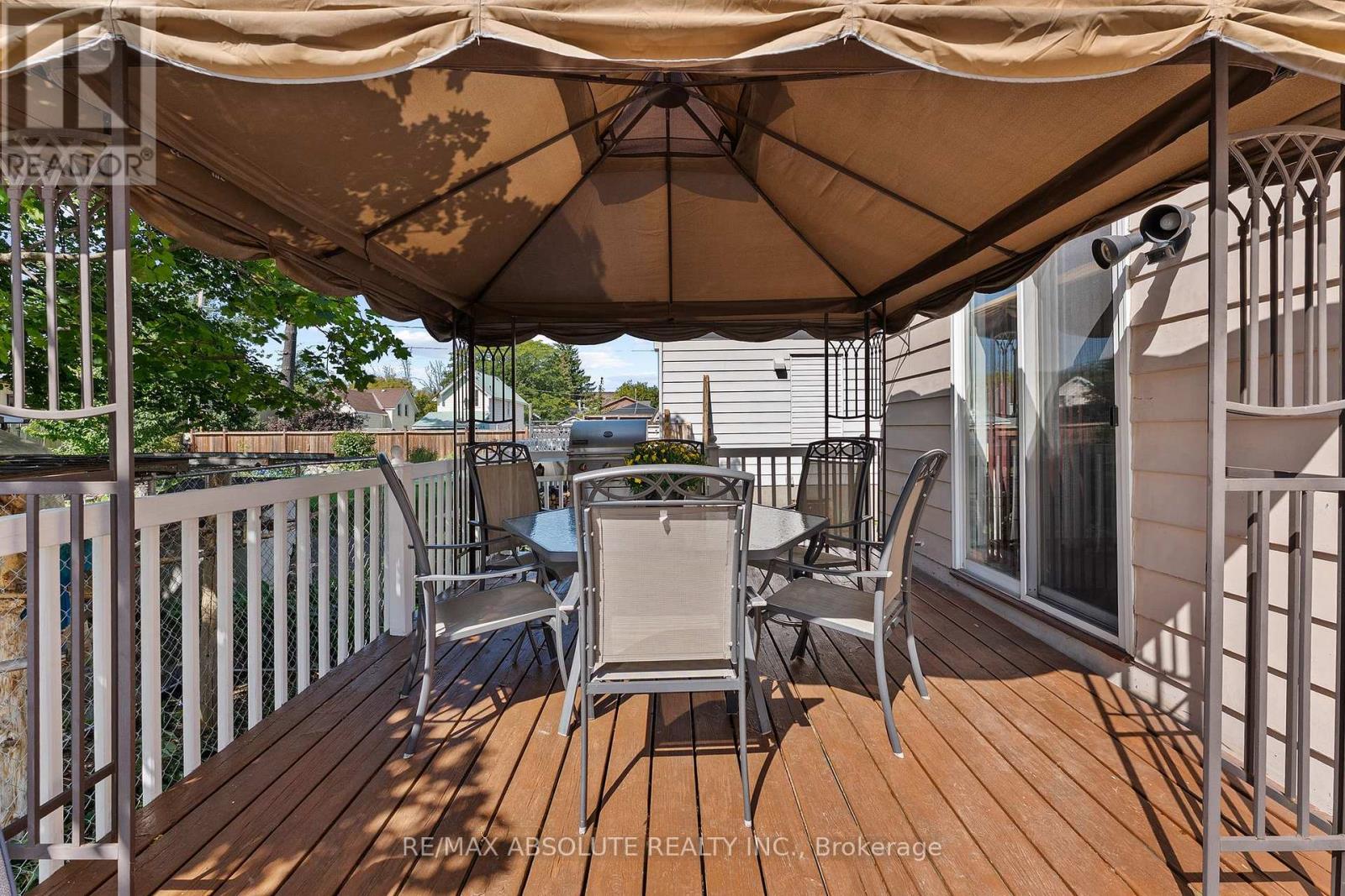 150 MCGONIGAL STREET W - 32