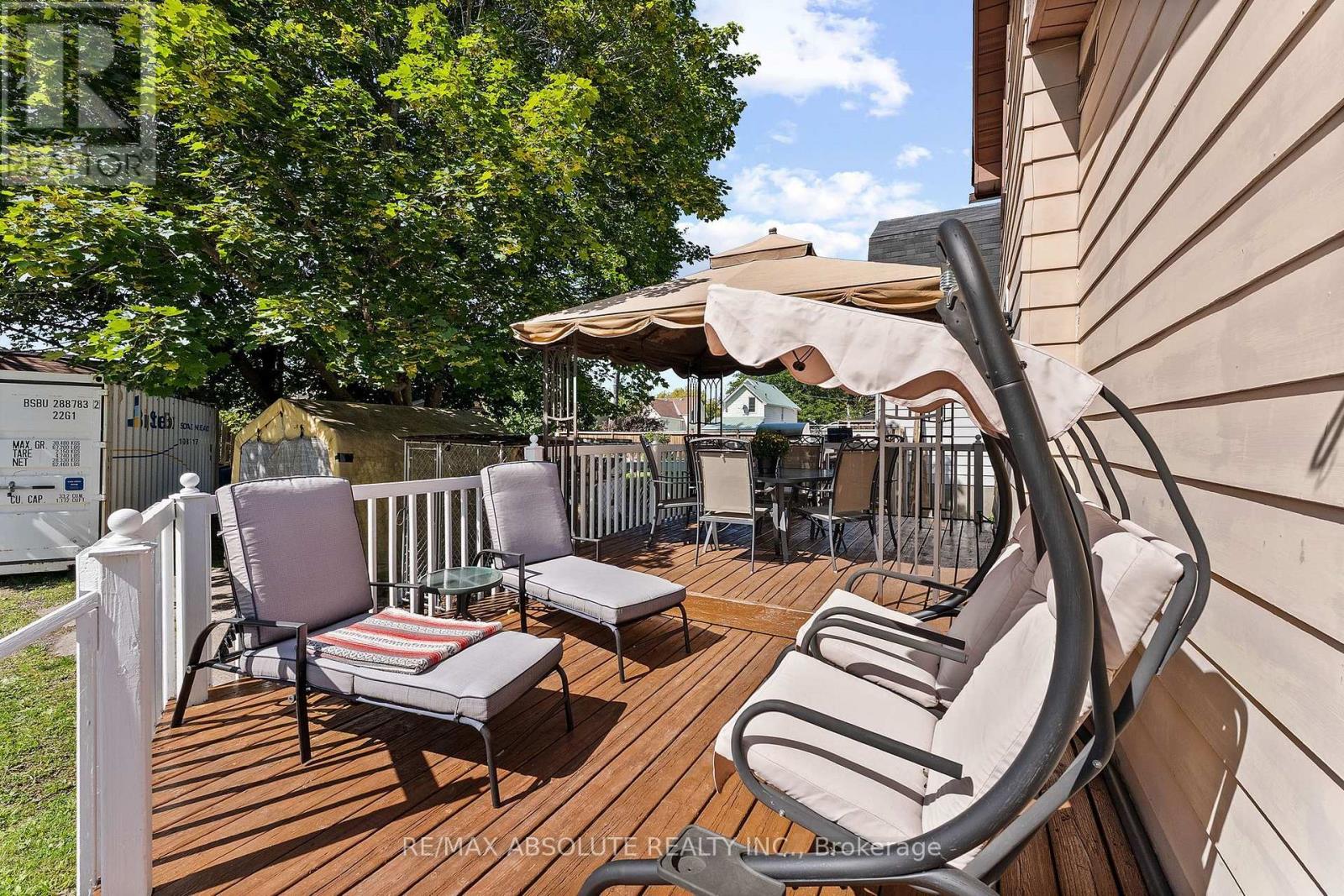 150 MCGONIGAL STREET W - 35