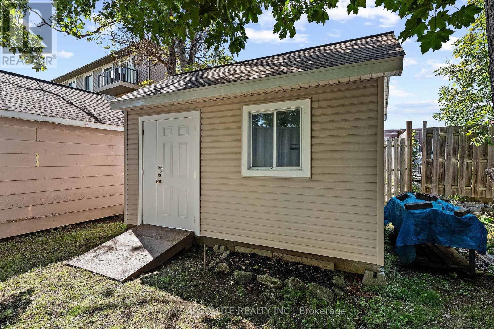 150 MCGONIGAL STREET W - 37