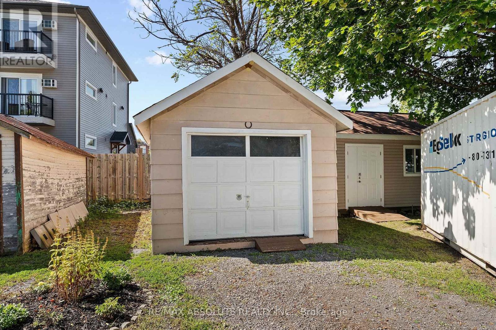 150 MCGONIGAL STREET W - 38